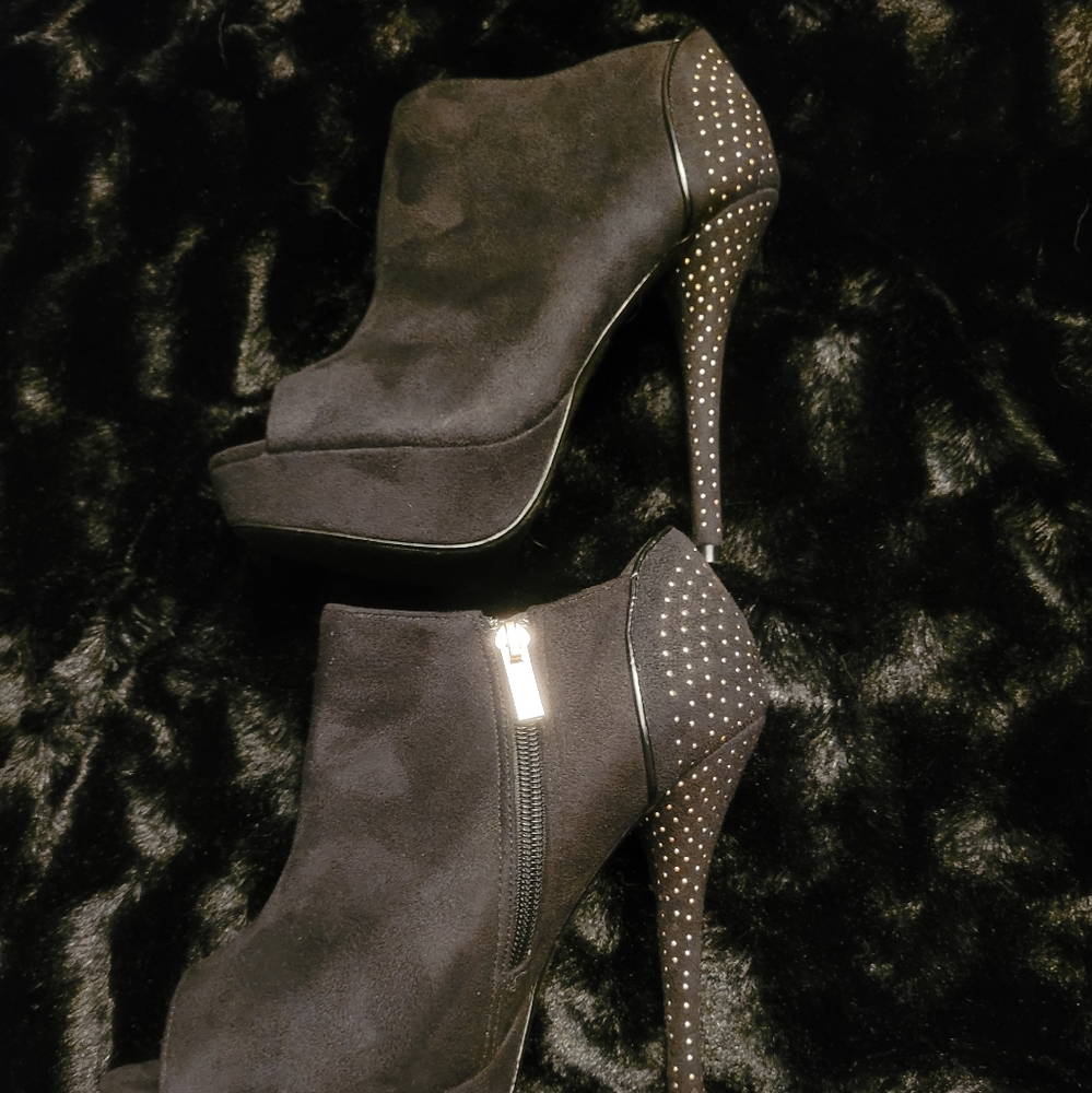 Platform ankle boots. Zipper inside ankle. Open toe. Never worn